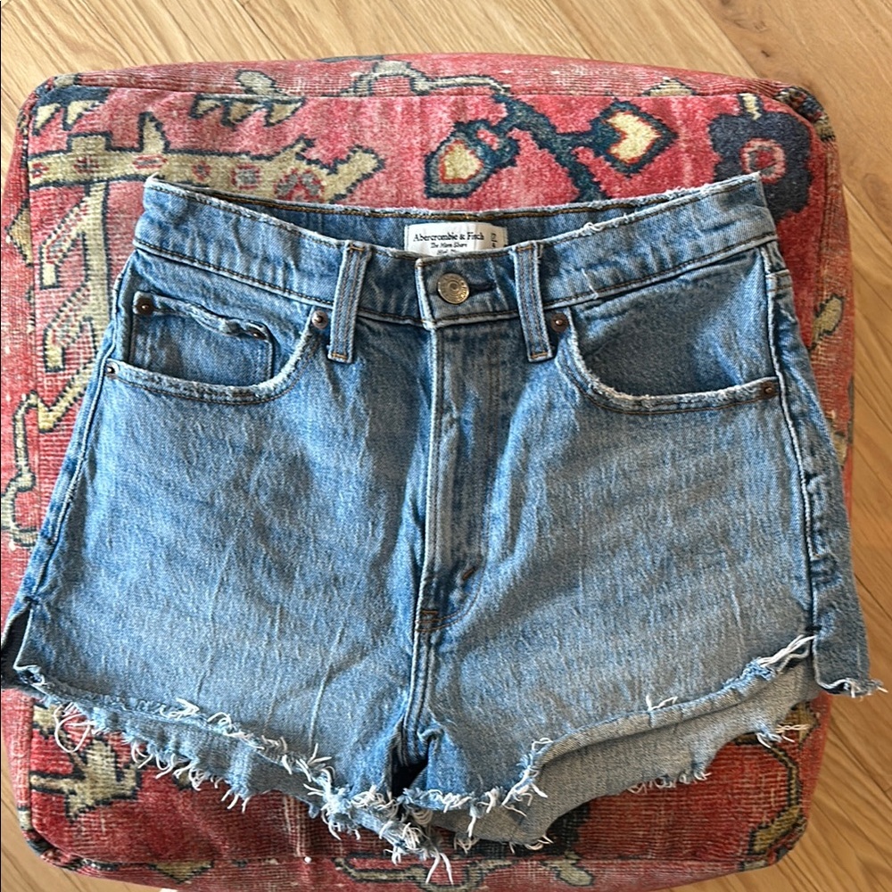 Abercrombie Mom Short High Rise Curve Love 27